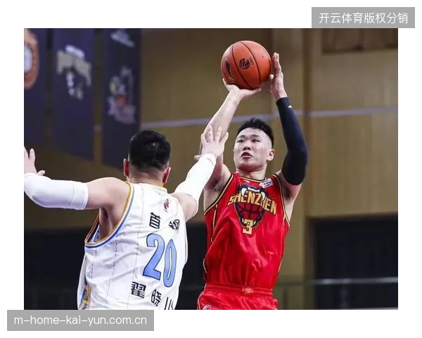 山东队中锋凭借赛季场均14.2个篮板荣膺本土篮板王,刷新个人生涯纪录 山东队中锋凭借赛季场均14.2个篮板荣膺本土篮板王,刷新个人生涯纪录